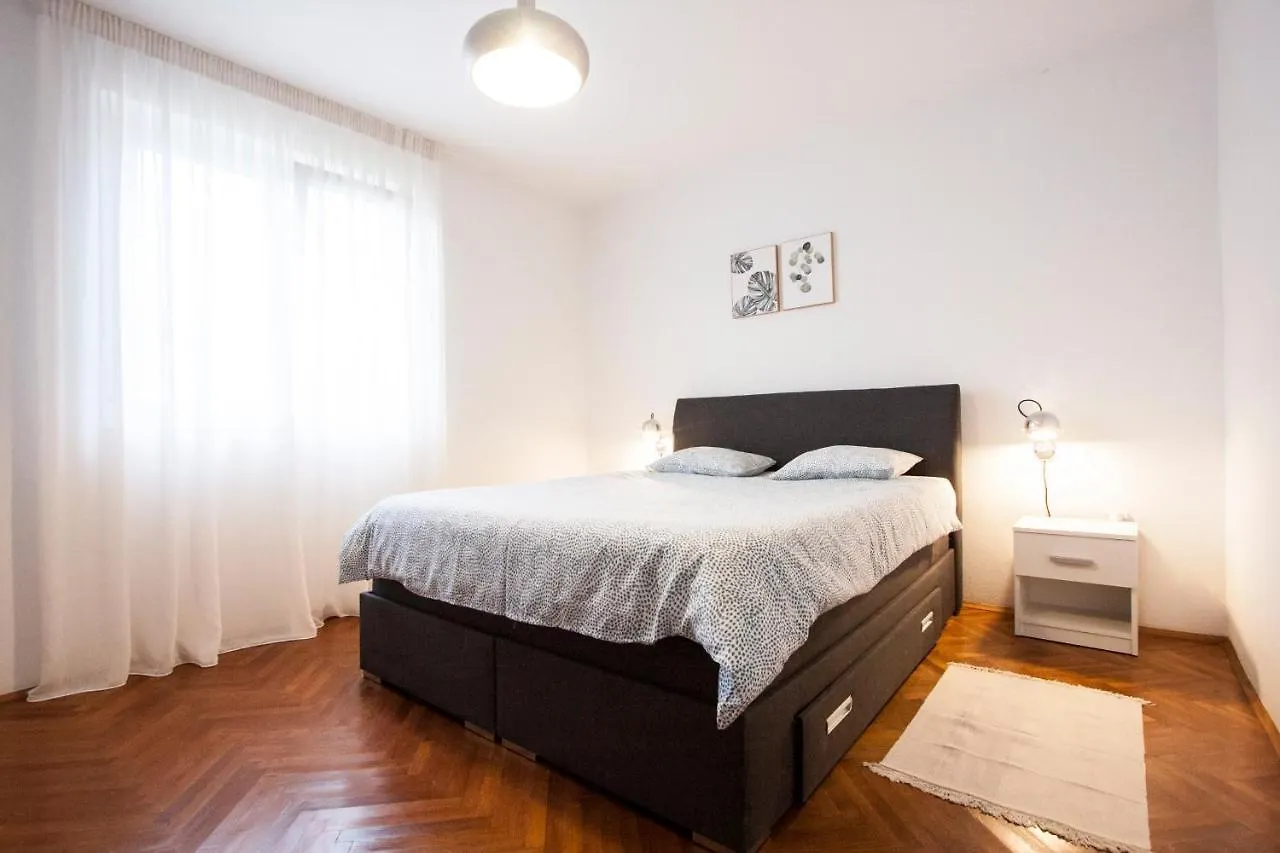 Apartment Vlada Beach Area Porec