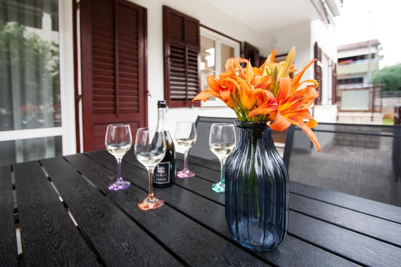 Apartment Vlada Beach Area Porec